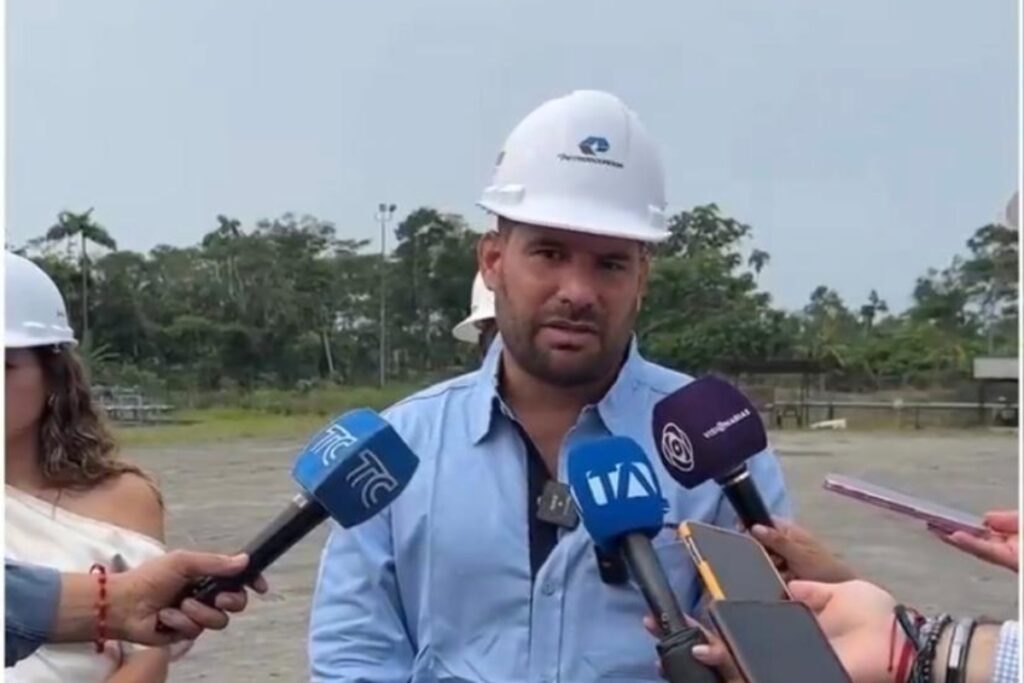 El nuevo gerente de Petroecuador, Roberto Concha, constató el estado del campo Sacha.