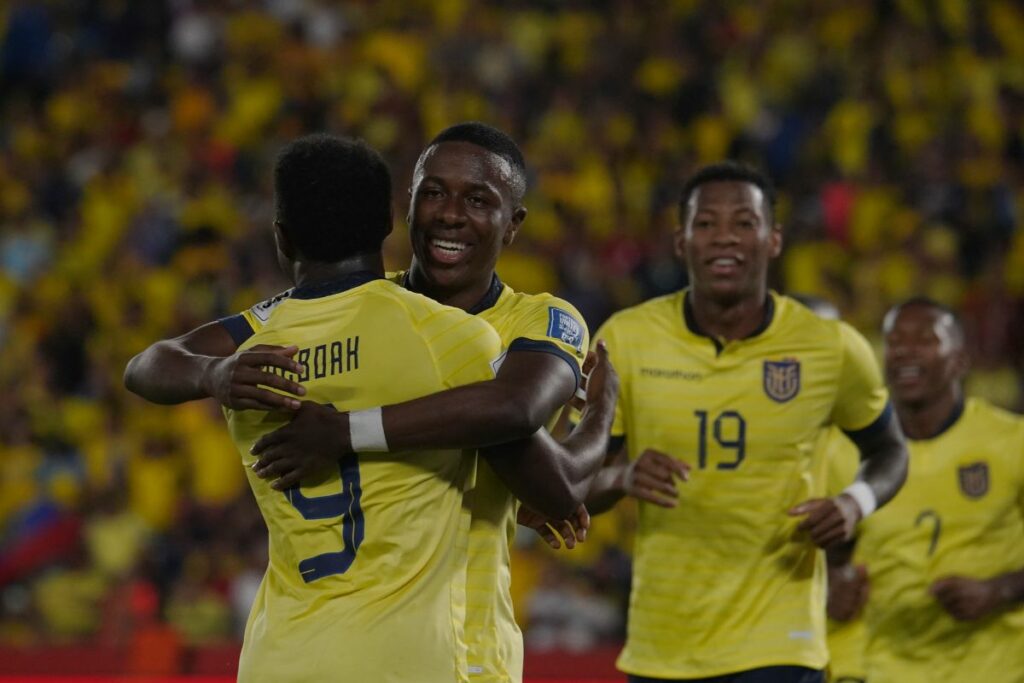Jhon Yeboah (9), Alan Minda y Gonzalo Plata con la Selección de Ecuador en las eliminatorias al Mundial 2026.