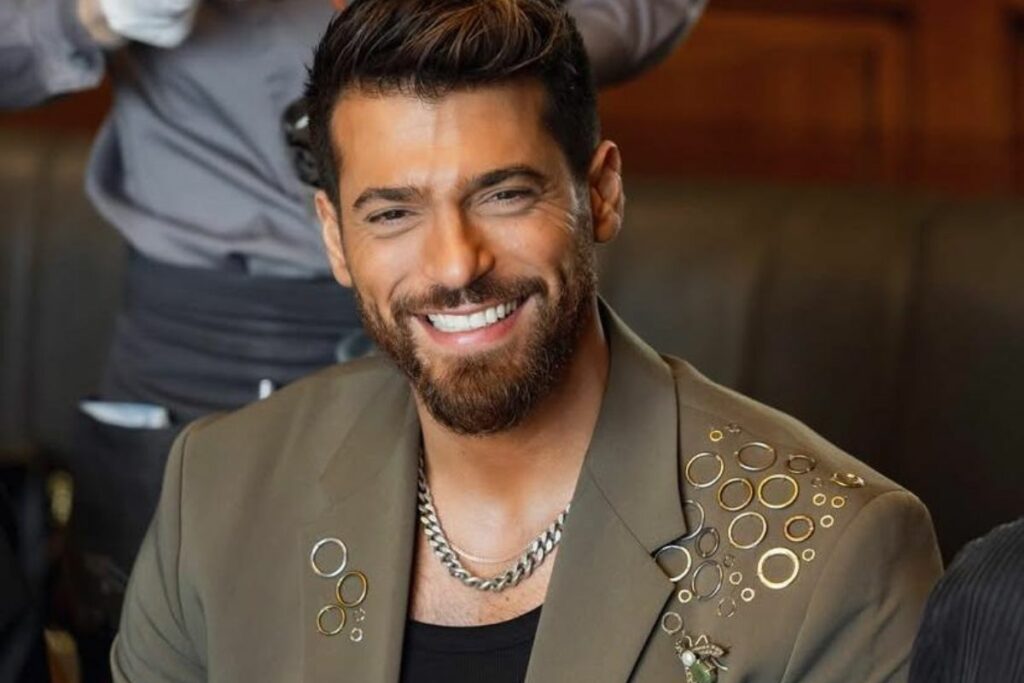 El actor turco Can Yaman, uno de los más aclamados en Rusia.