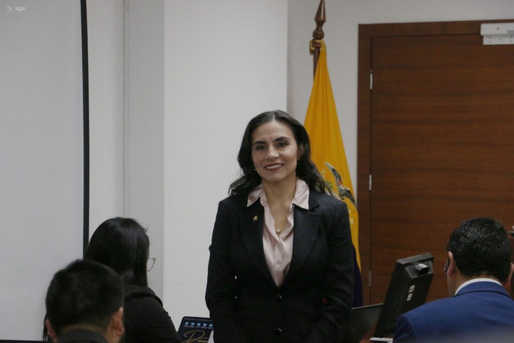 Verónica Abad hizo pedidos sobre tres jueces del TCE a dos instituciones.