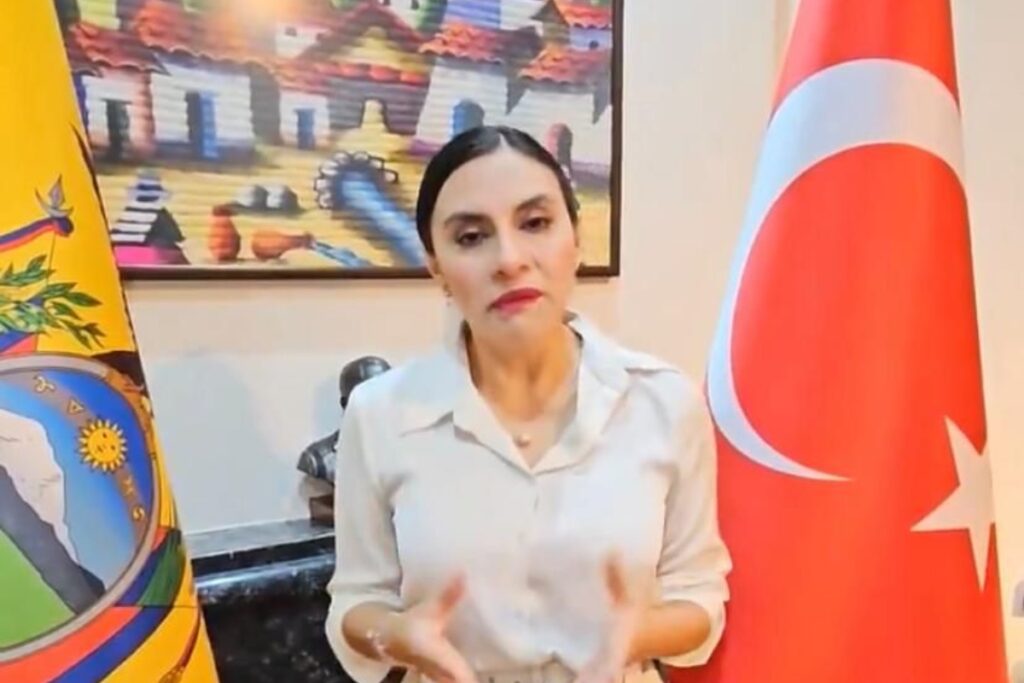 La vicepresidenta Verónica Abad emitió un video desde la Embajada de Turquía.