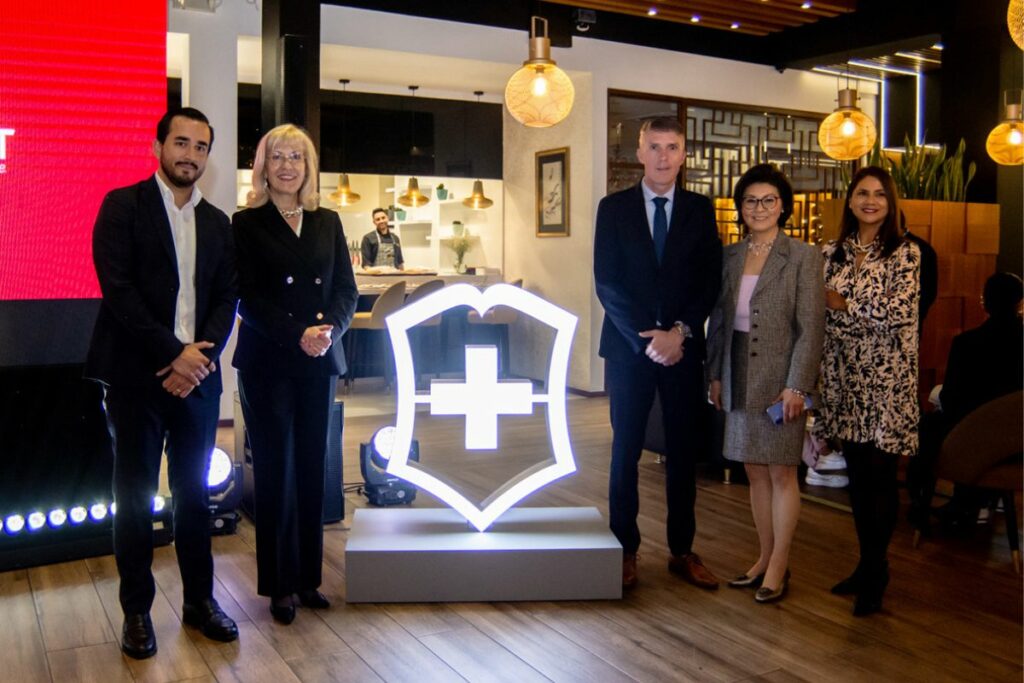 En Imperium Restaurante se realizó el evento Experiencia Victorinox: Un Viaje por Nuestra Esencia. Innovación, Precisión y Un Lanzamiento Exclusivo. Cortesía