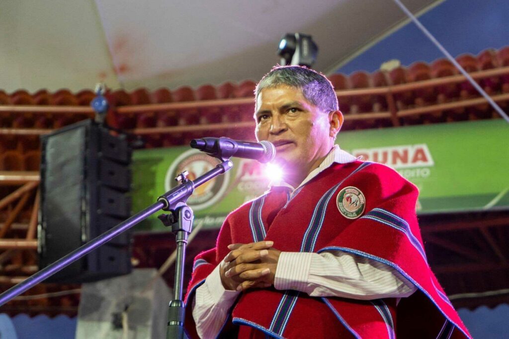 Luis Alfonso Chango, presidente de Mushuc Runa, en un evento del equipo.