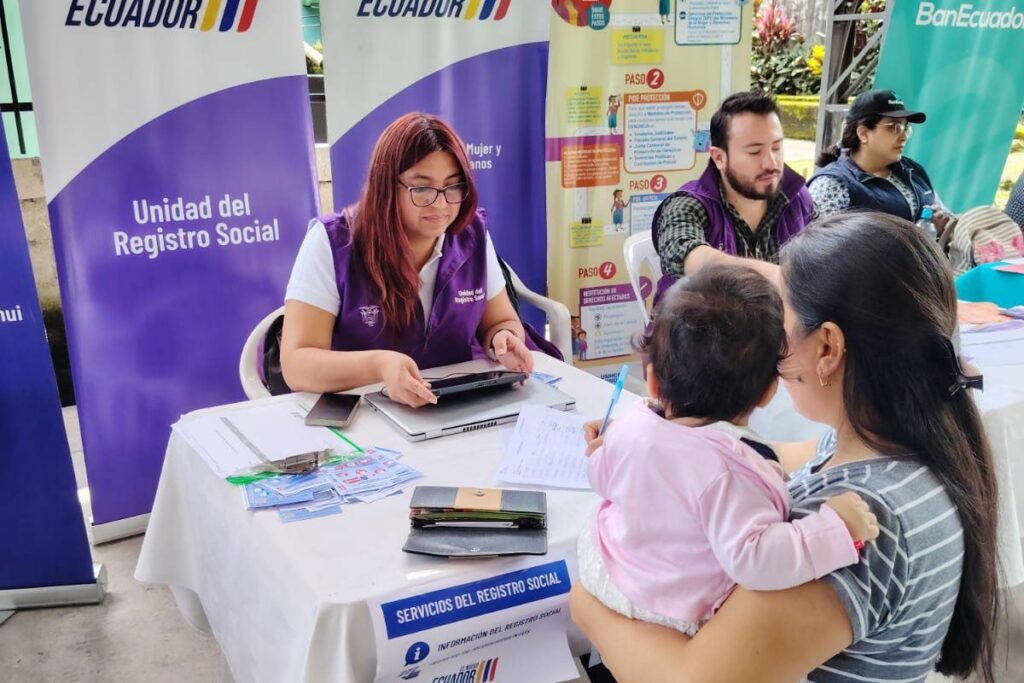 La selección de beneficiarios para la entrega del bono es exclusivo del MIES en Ecuador.