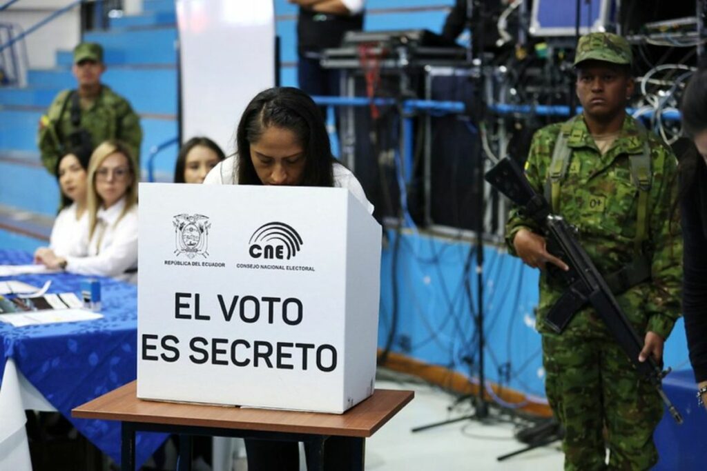 ¿Qué documentos sirven para votar en las elecciones 2025 de Ecuador?