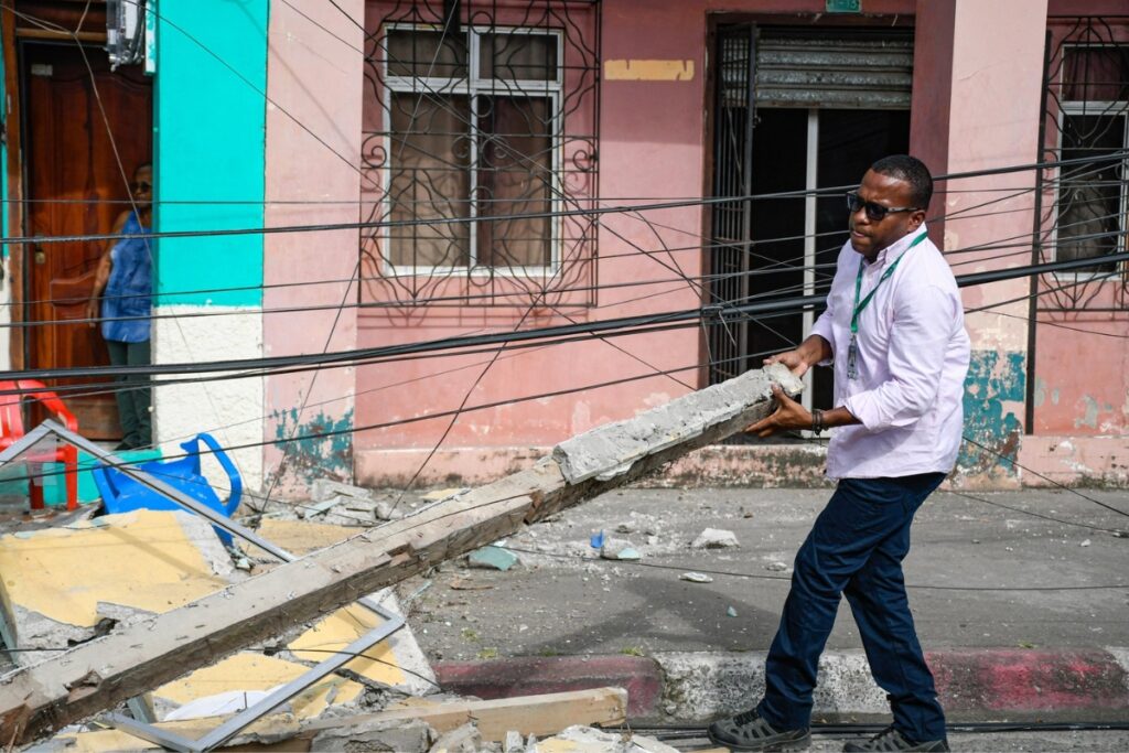 La mañana de este 15 de abril, un fuerte sismo provocó daños en Esmeraldas.