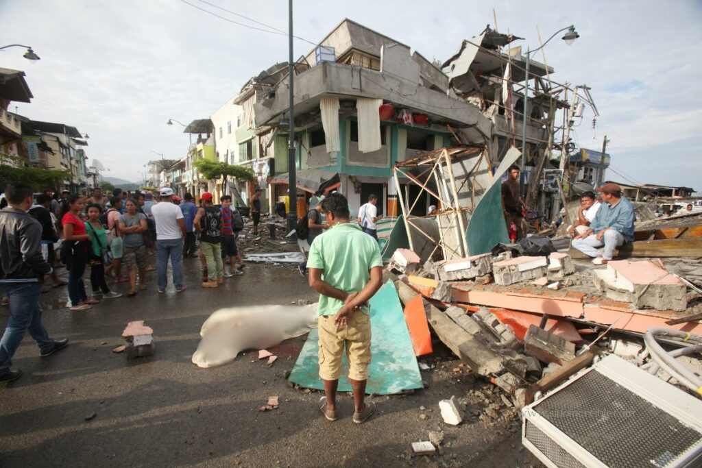 El terremoto dejó más de 16 600 heridos y marcó para siempre a los sobrevivientes de la costa ecuatoriana. Foto: EL COMERCIO
