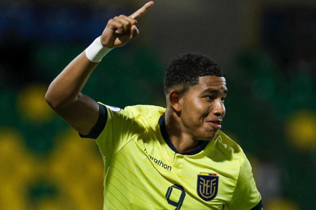 Elías Legendre celebra un gol con la Selección de Ecuador en el Sudamericano Sub-17.