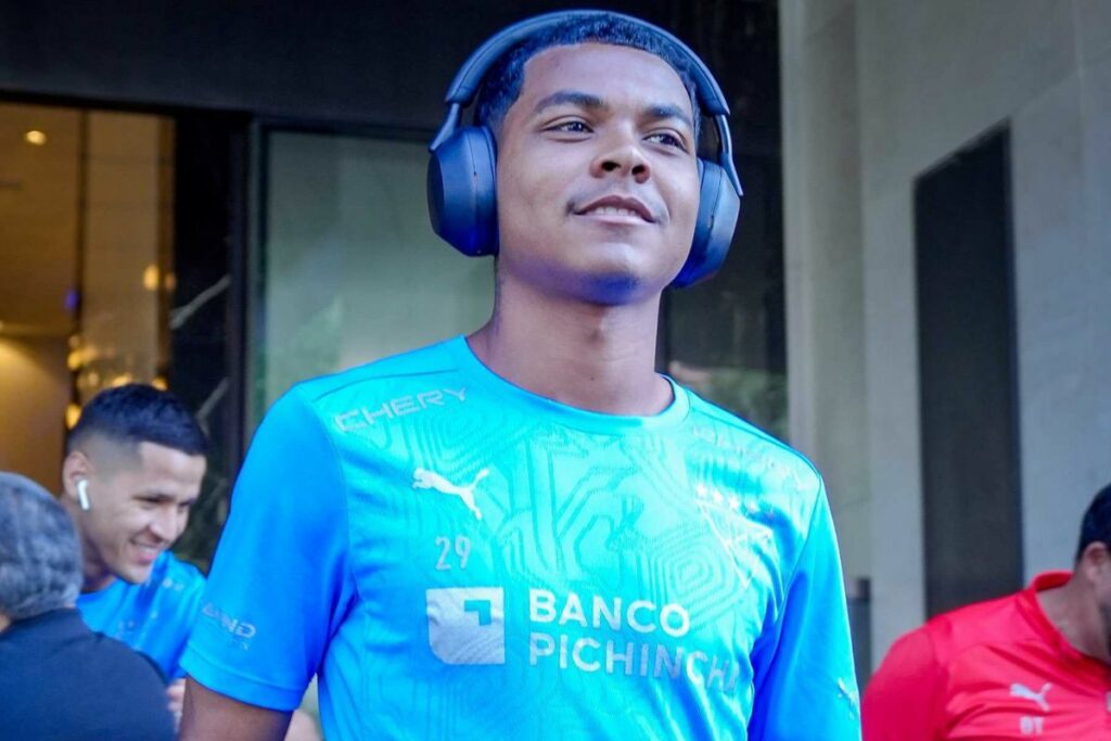 Bryan Ramírez jugador de Liga de Quito antes de enfrentar a Central Córdoba en la Copa Libertadores.