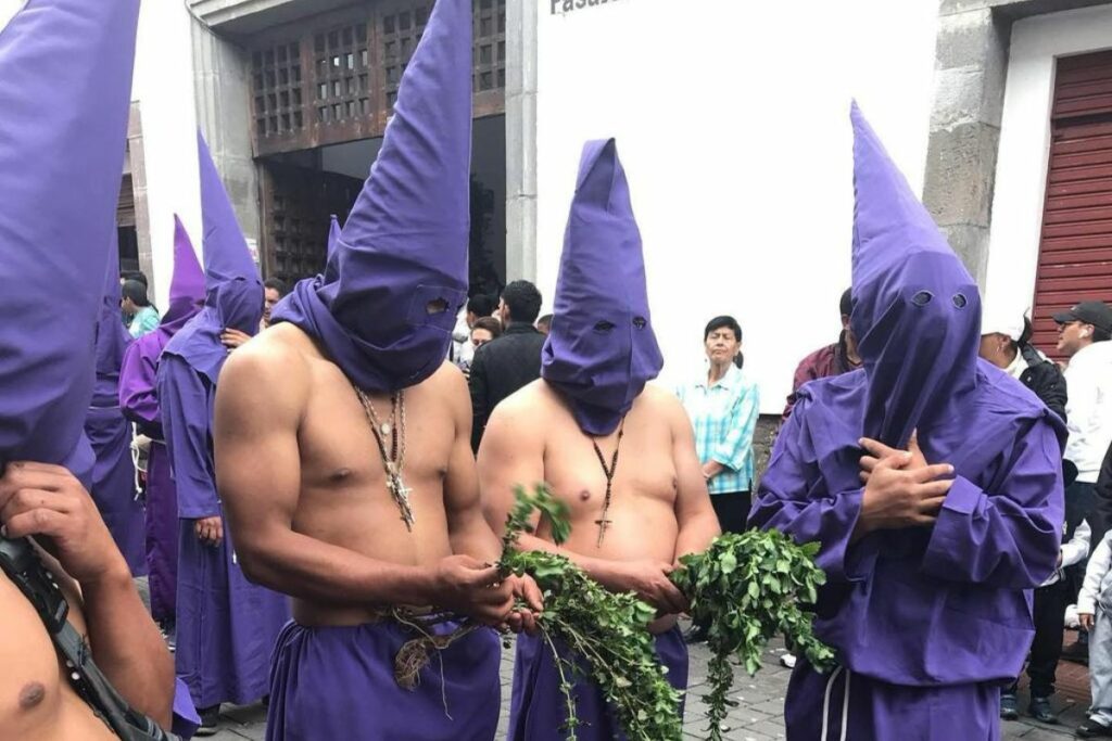Los cucuruchos son parte de la tradición de Semana Santa en Quito.