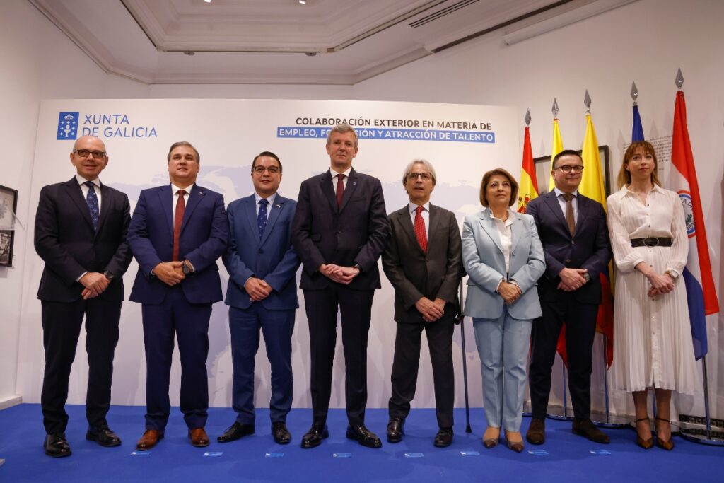 Firma de colaboración exterior en materia de empleo, formación y talento con distintos embajadores de países latinoamericanos en España.