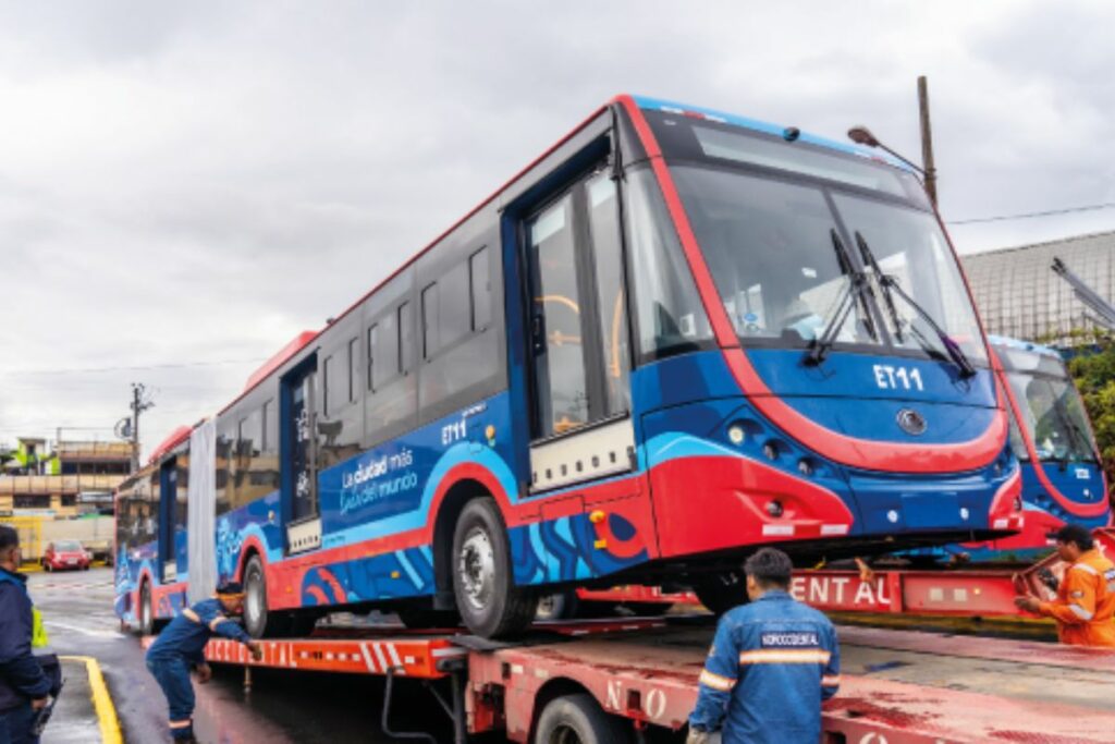 Los 14 trolebuses retenidos en la aduana ya están en Quito.