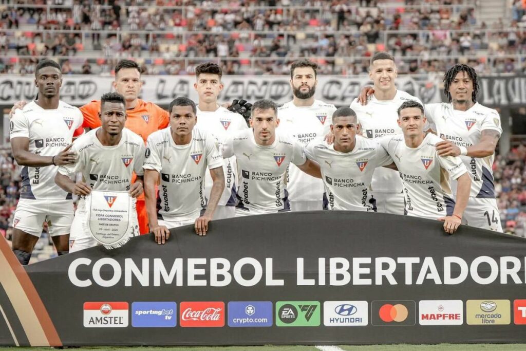 Equipo de Liga de Quito durante un partido en la Copa Libertadores.