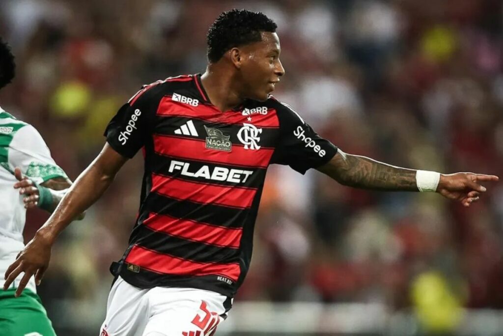 Gonzalo Plata durante un partido con el Flamengo antes de medirse a Liga de Quito en Copa Libertadores.