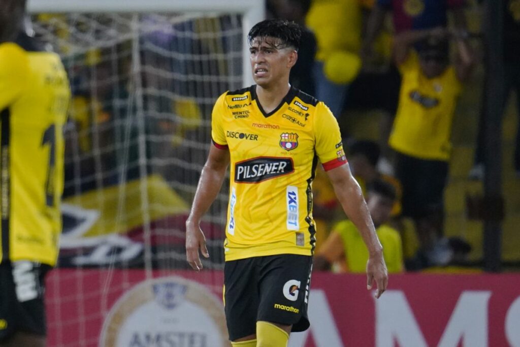 Javier Arreaga, capitán de Barcelona SC, se lamenta en la derrota ante Universitario por Copa Libertadores.