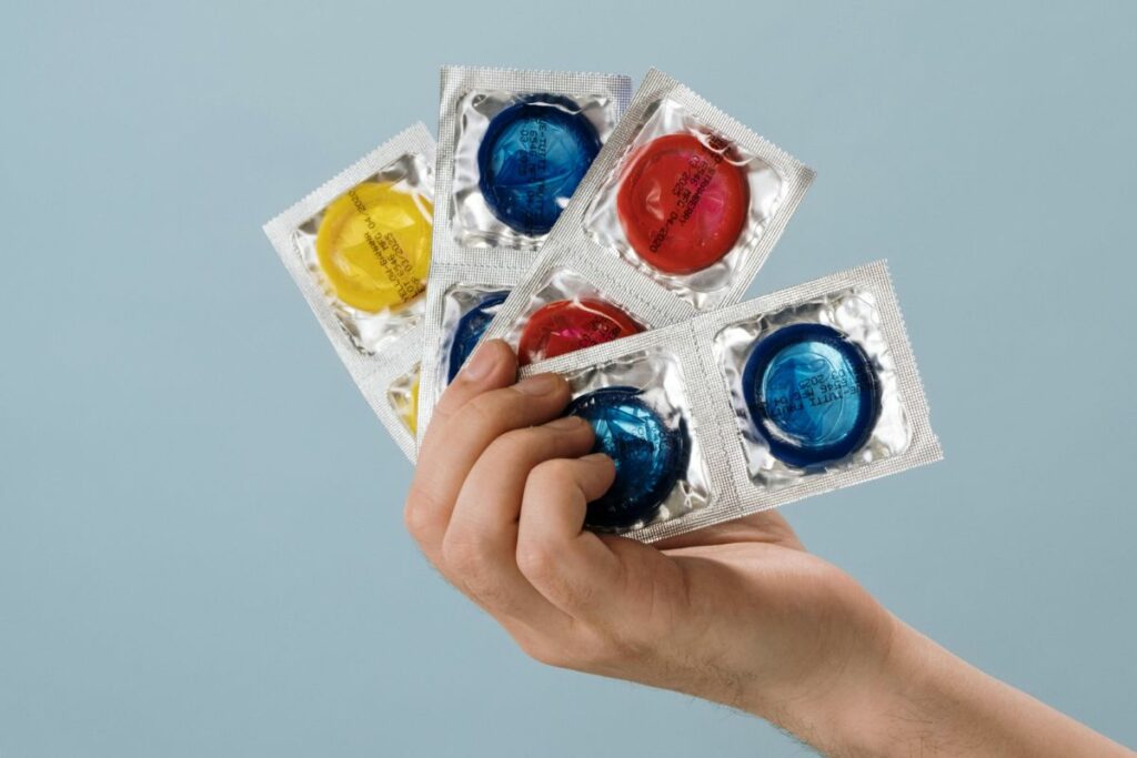 El uso de preservativos reduce el riesgo de infecciones. Foto: Pexels