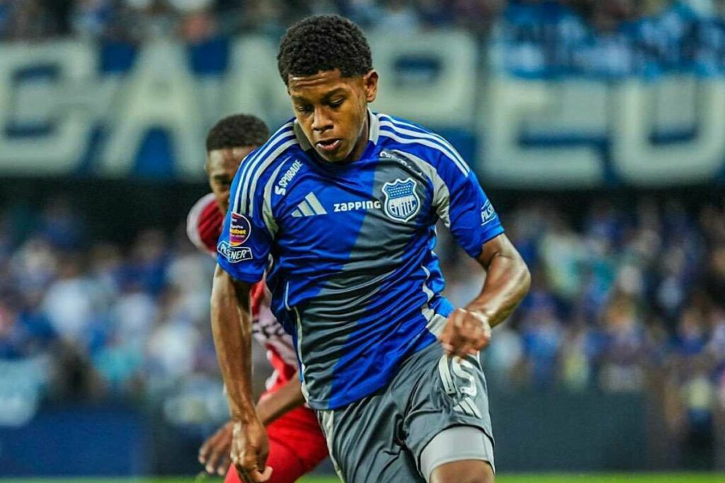 Luis Fragozo en su debut con CS Emelec en Liga Pro.