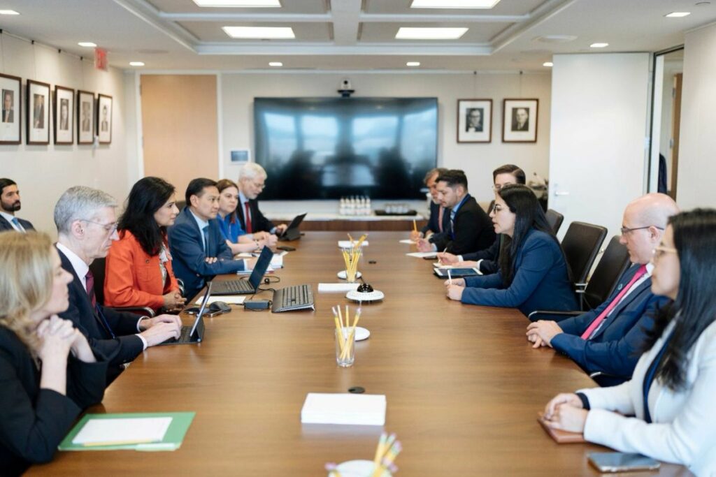 Ministra Sariha Moya se reunió con el FMI, el BID, el BM y la CAF, que ratificaron su compromiso con el crecimiento, el empleo y la seguridad en Ecuador.