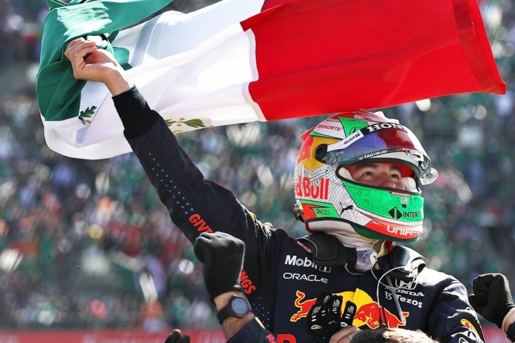 'Checo' Pérez, expiloto de RedBull Racing en la Fórmula 1, en el GP de México.