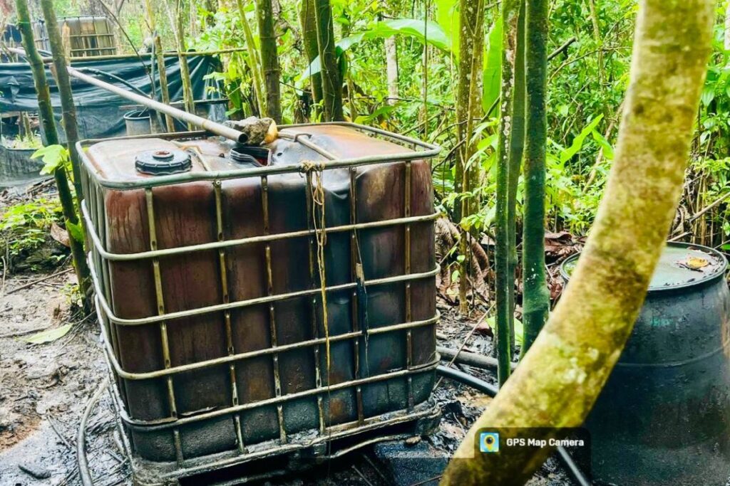 La refinería clandestina se encontraba en Sucumbíos,