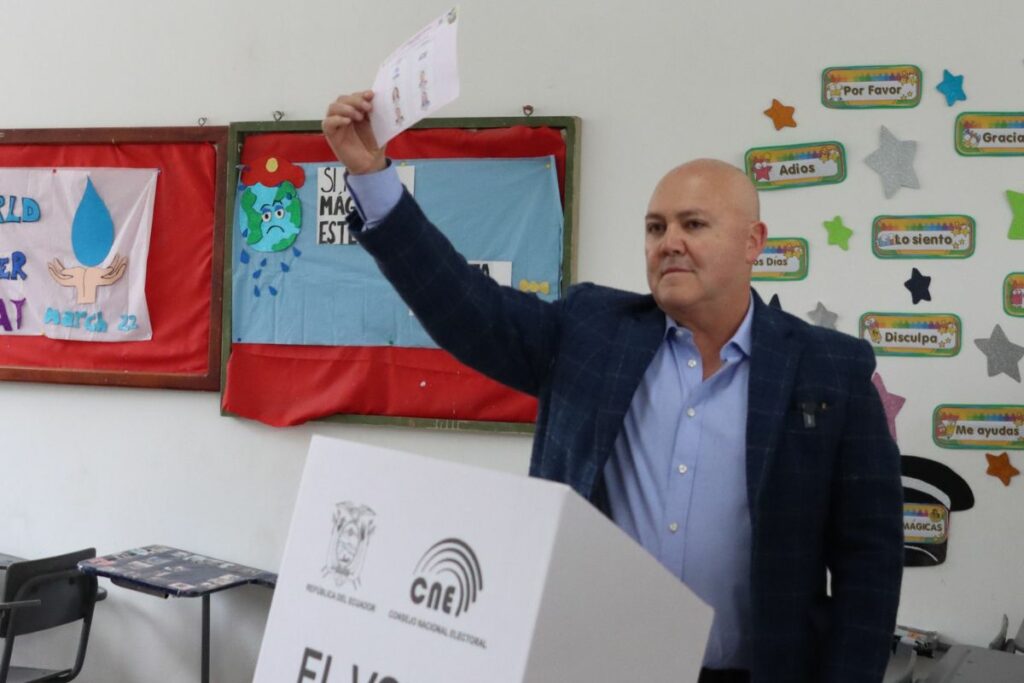 Diego Borja, candidato a la vicepresidencia por la Revolución Ciudadana, junto a Luisa González.