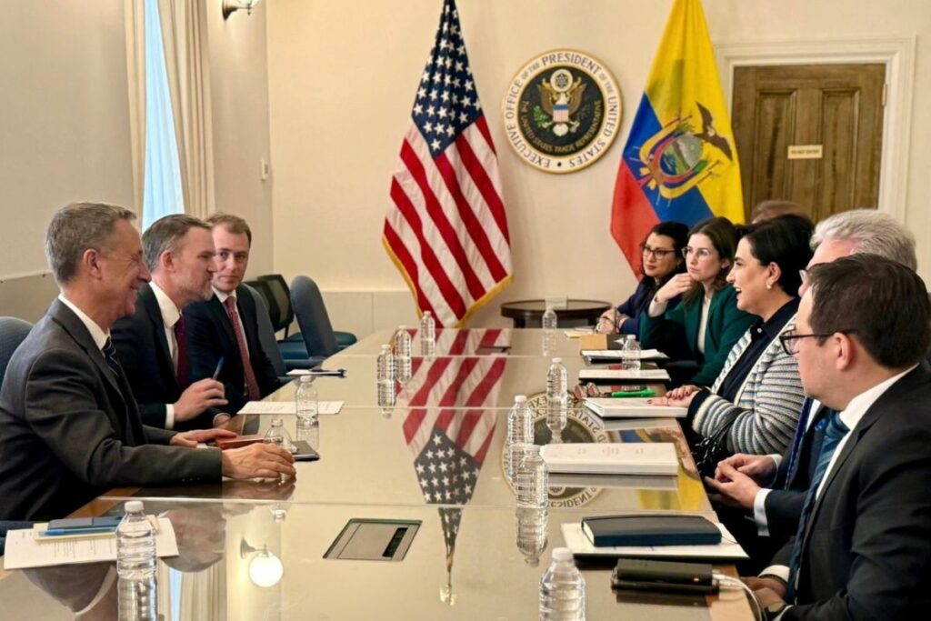 La delegación ecuatoriana se reunió en Washington con Jamieson Greer, representante Comercial de los Estados Unidos (USTR). Cortesía: Cancillería de Ecuador