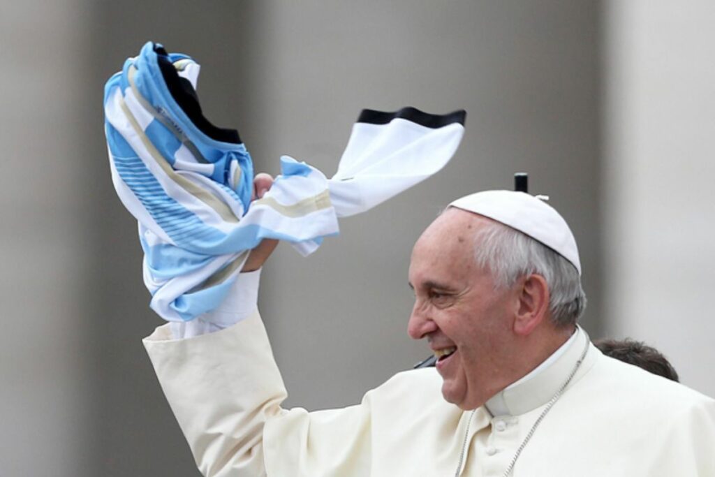 El Papa Francisco siempre estuvo vinculado con el fútbol y, sobre todo, su afición por San Lorenzo de Almagro. Cortesía