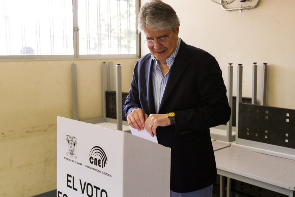 Guillermo Lasso opinó sobre la jornada electoral.