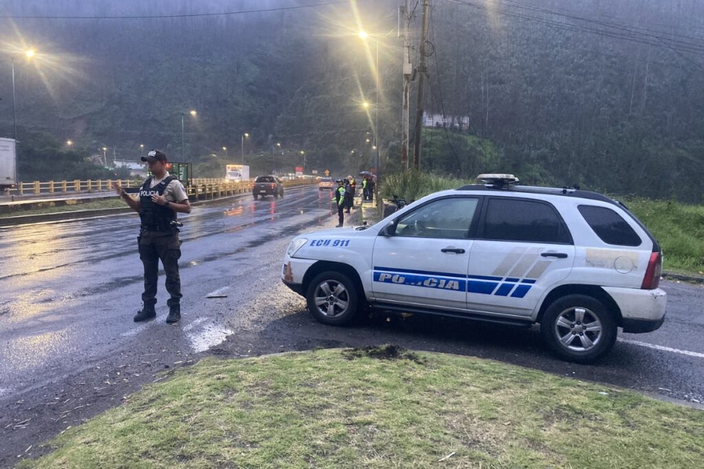 Dos personas fueron arrojadas en Guápulo.