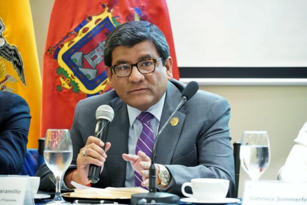 El ministro de Finanzas, Luis Jaramillo, asume temporalmente el Ministerio de Producción.