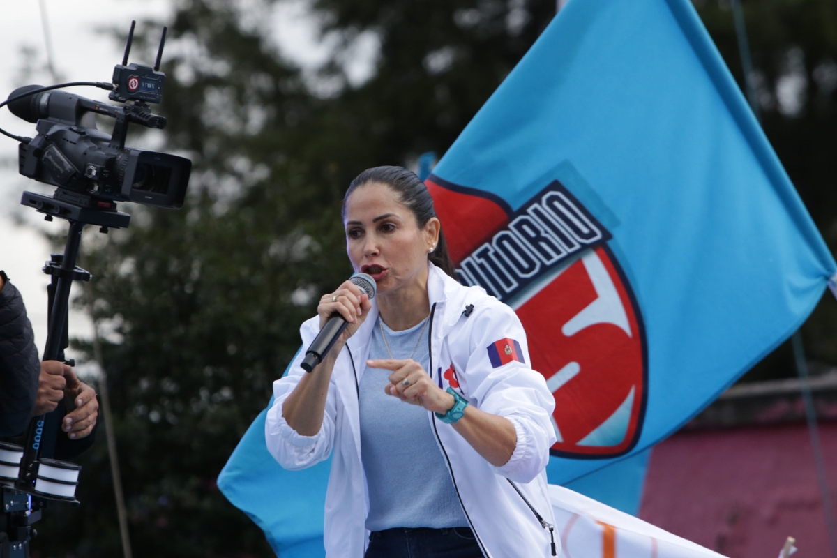 Errores estratégicos del correísmo y un tono confrontacional de Luisa González