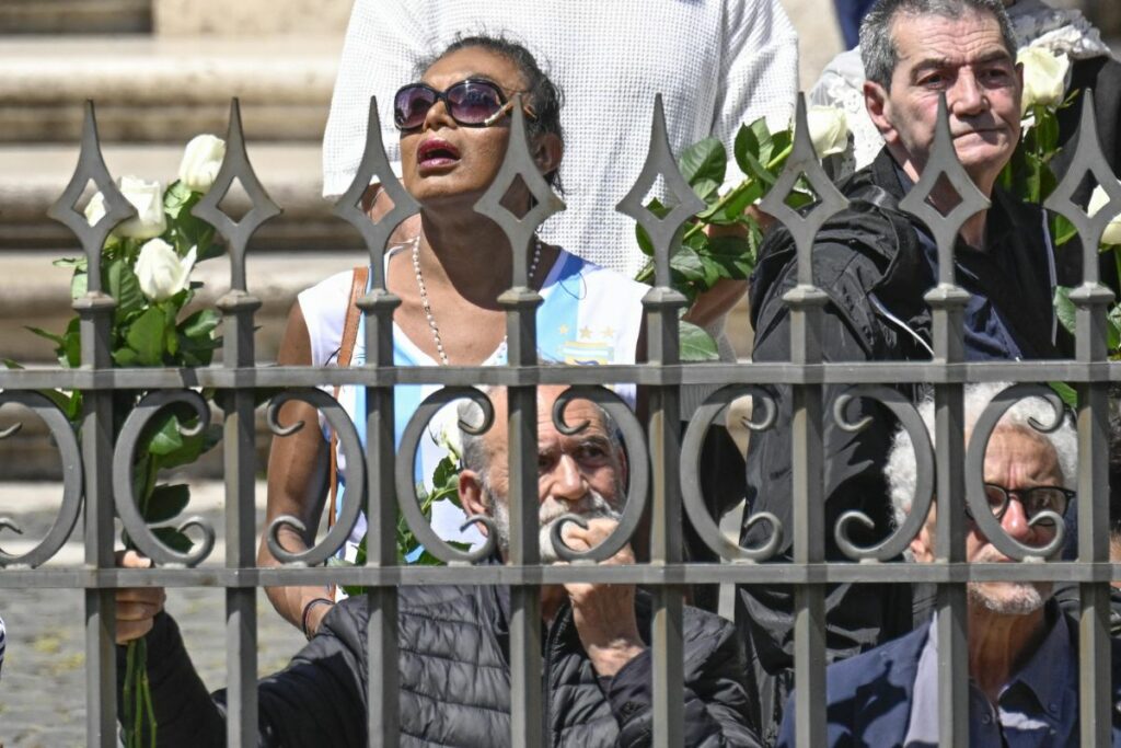 El funeral del Papa Francisco en la Ciudad del Vaticano reunió a líderes mundiales, pero también a quienes él más defendió: los pobres, migrantes y marginados. Foto: EFE