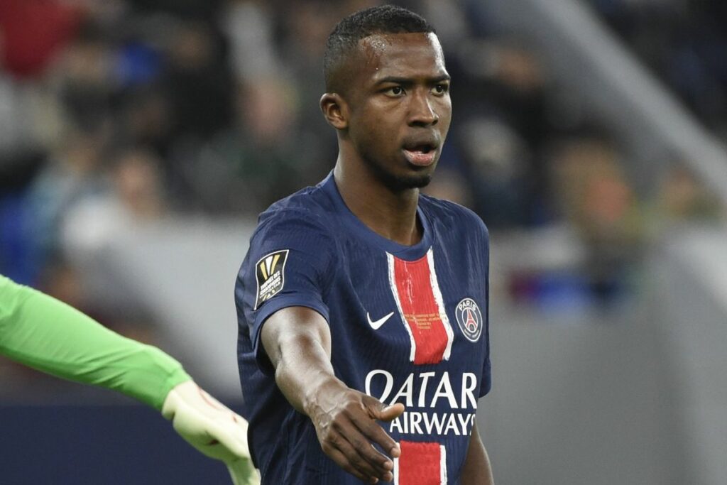 Willian Pacho es el jugador que más minutos ha disputado en la temporada 24/25 con el París Saint-Germain.