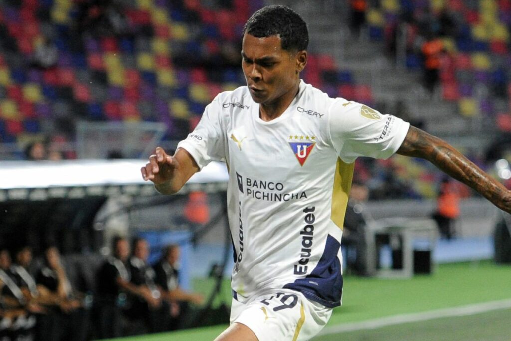 Bryan Ramírez en el partido de Liga de Quito y Centra Córdoba por Copa Libertadores.