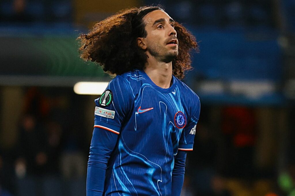 Marc Cucurella celebrando un gol con el Chelsea en la Conference League.
