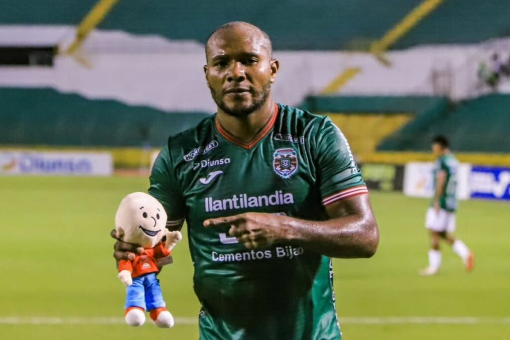 Juan Luis Anangonó terminó contrato con su equipo en Honduras luego de agredir a un compañero.