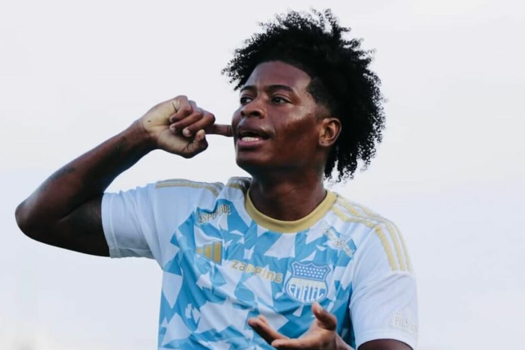 Jackson Rodríguez durante un partido con Emelec.