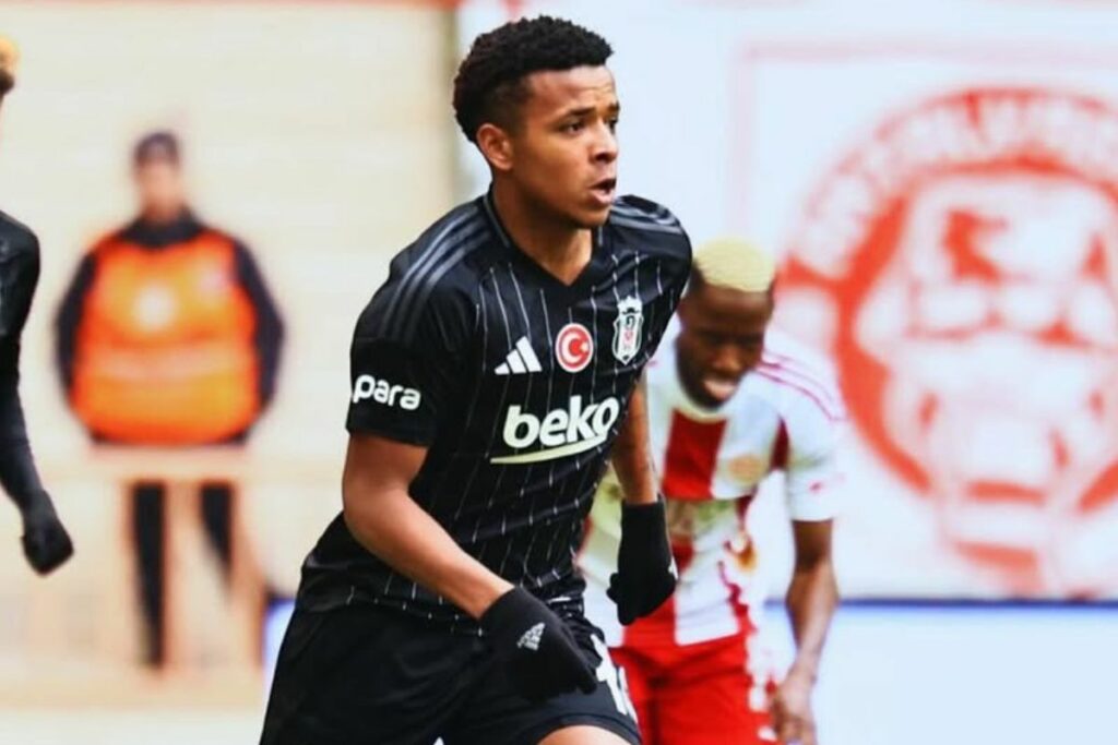 Keny Arroyo en un partido con el Besiktas de Turquía.
