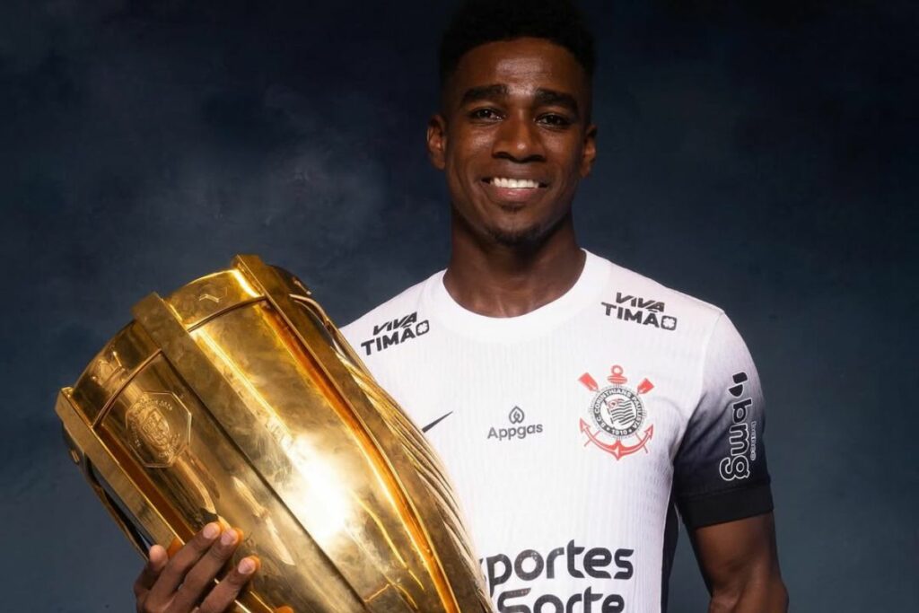 Félix Torres ganó el Campeonato Paulista en 2025 con Corinthians.