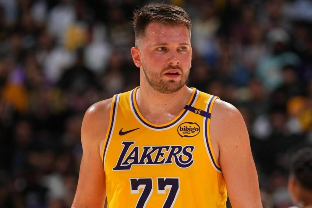 Luka Doncic vive una pesadilla en sus primeros playoffs como jugador de Los Angeles Lakers.