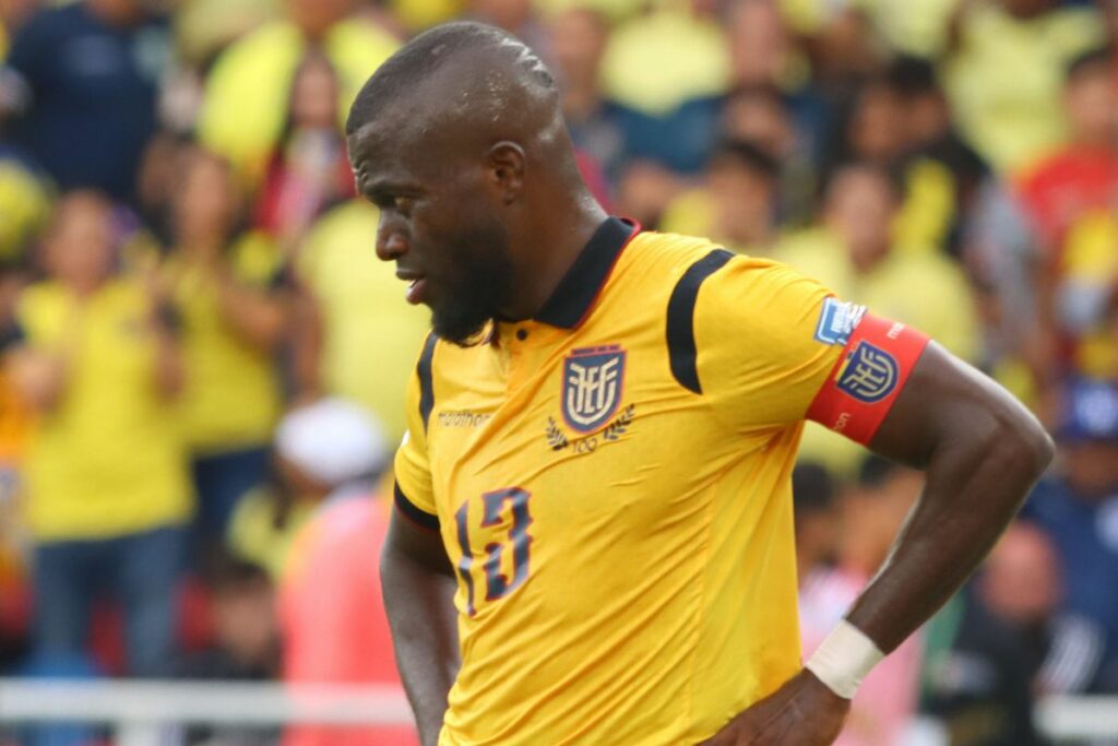 Enner Valencia como capitán de la Selección de Ecuador.