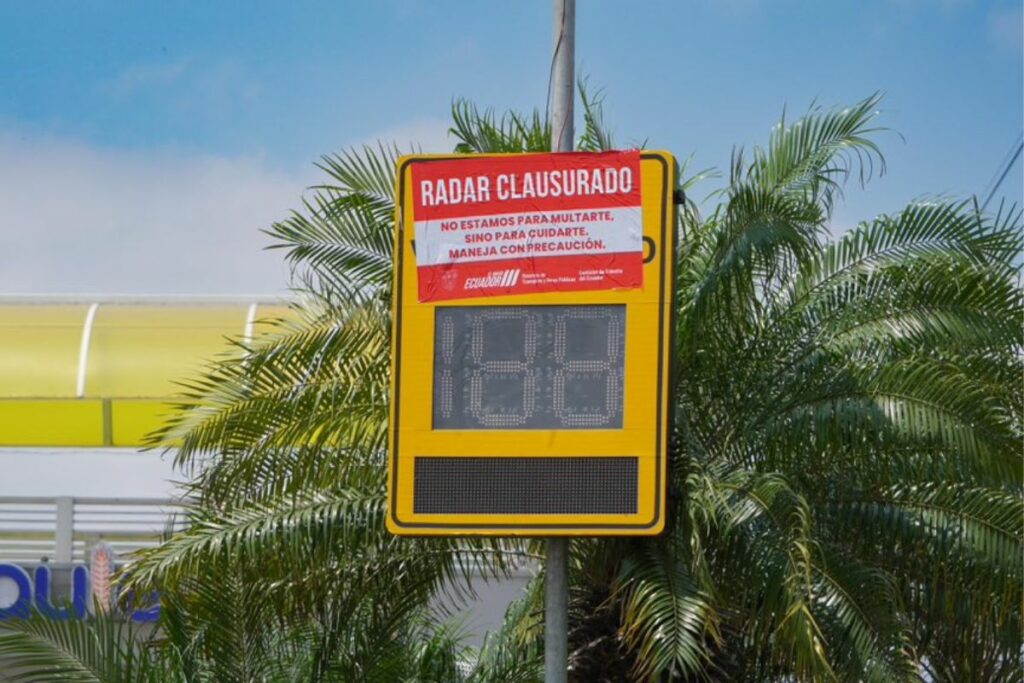 El Ministerio de Obras Públicas clausuró los radares de control de velocidad en las carreteras de Ecuador.