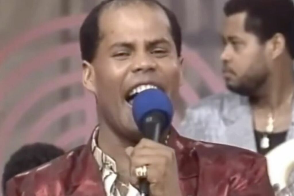 El cantante de merengue Rubby Pérez durante una presentación artística.