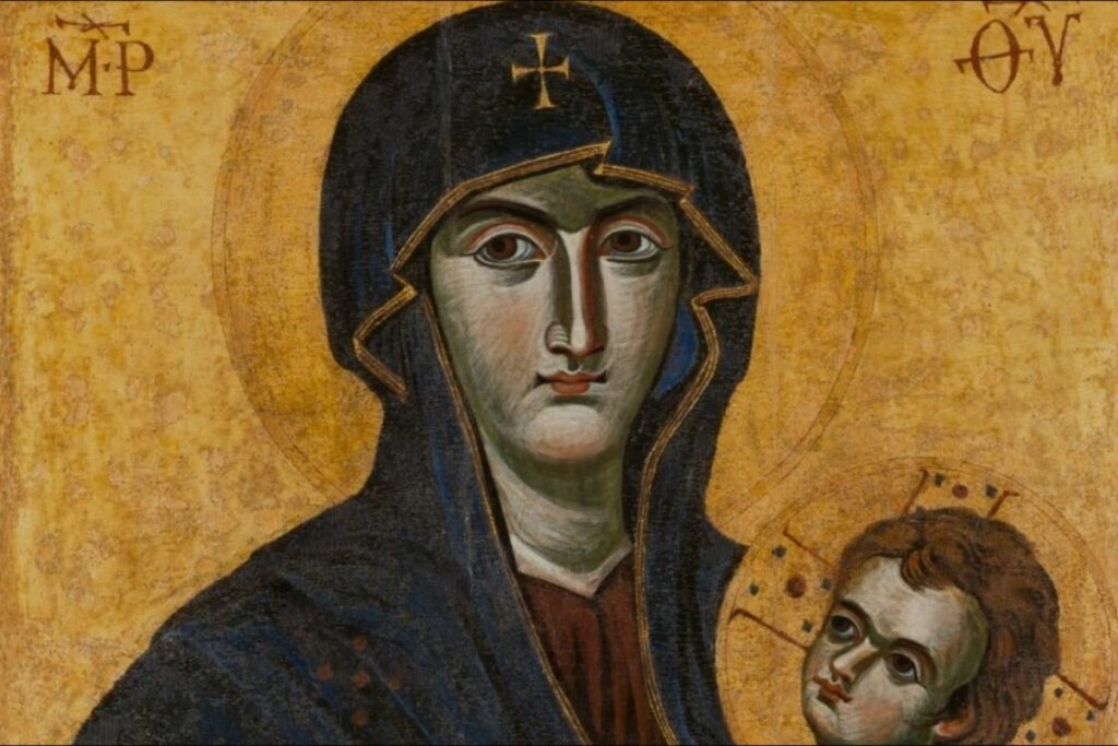 El ícono bizantino de la Virgen Salus Populi Romani, uno de los más venerados de Roma, se conserva en Santa María la Mayor. La tradición afirma que fue pintado por san Lucas y ha sido símbolo de protección en tiempos de crisis.
