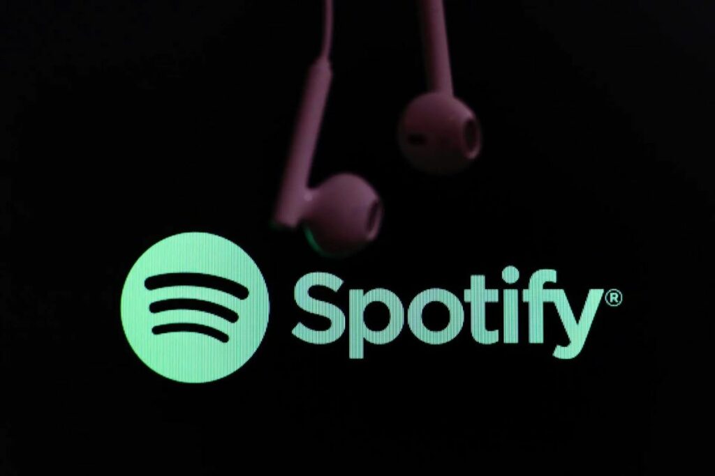 Spotify ofrece música y pódcasts en múltiples dispositivos digitales. Foto: EFE.