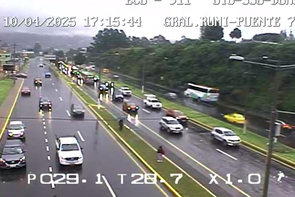 El tráfico pesado fue reportado por el ECU 911.
