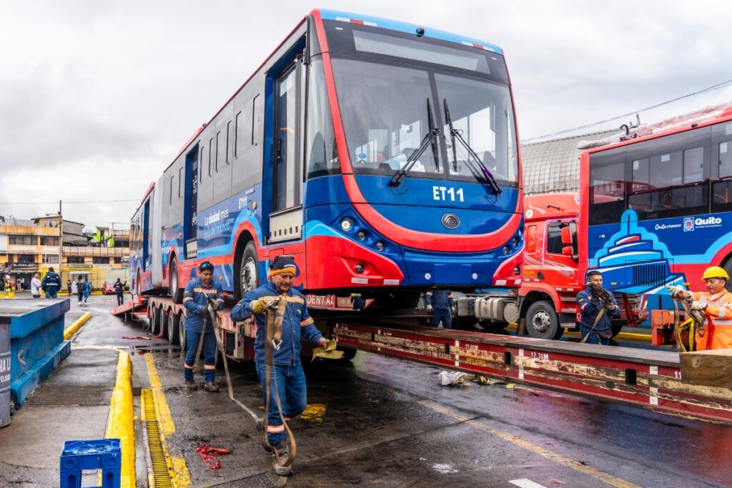Cinco concejales de Quito pidieron a la Contraloría que audite la compra de los 60 trolebuses eléctricos.
