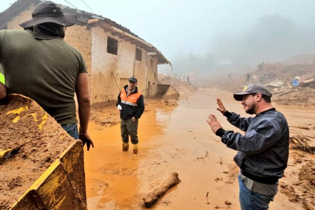 En la parroquia Lauro Guerrero, cantón Paltas (Loja)hubo un derrumbe por lluvias. Hay dos personas desaparecidas.