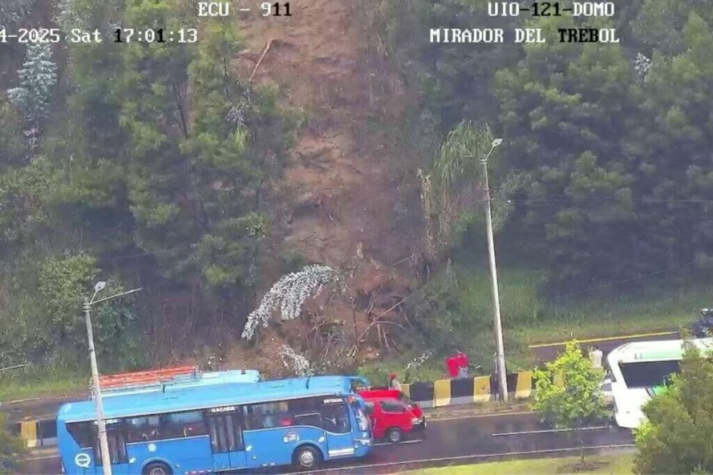 El sábado 26 de abril, un deslizamiento de tierra a la altura del trébol dejó un agente de tránsito fallecido, mientras cumplía con su tarea.