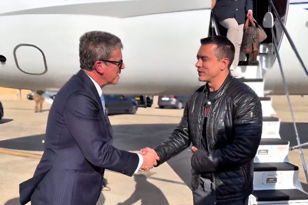 Daniel Noboa en su llegada a Italia para el funeral del papa Francisco.
